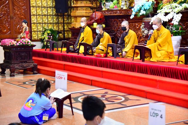 “Búp sen” trở lại chùa sinh hoạt