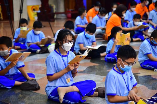 “Búp sen” trở lại chùa sinh hoạt
