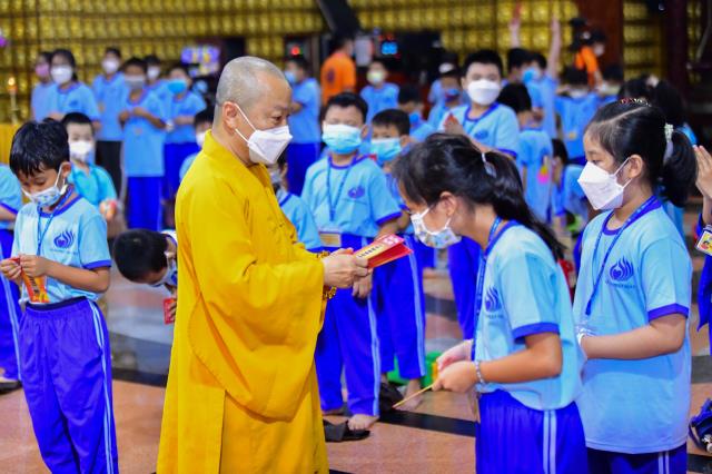 “Búp sen” trở lại chùa sinh hoạt