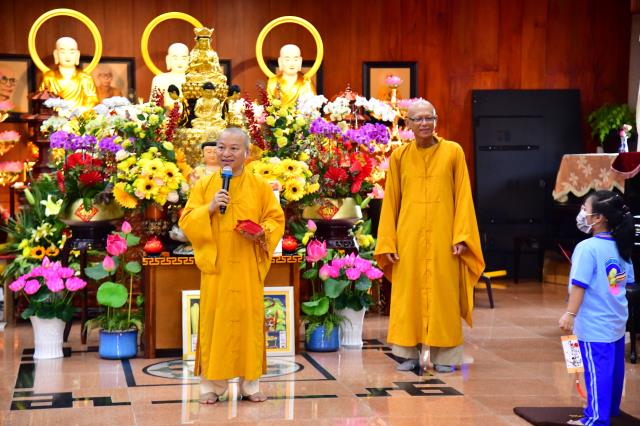 “Búp sen” trở lại chùa sinh hoạt