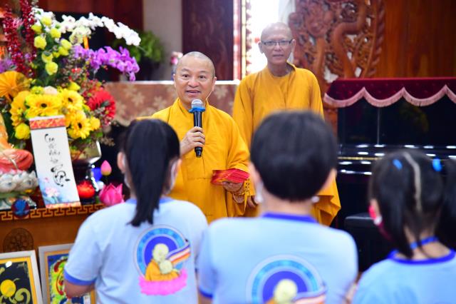 “Búp sen” trở lại chùa sinh hoạt