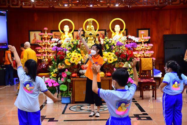 “Búp sen” trở lại chùa sinh hoạt