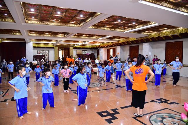 “Búp sen” trở lại chùa sinh hoạt
