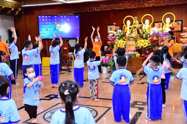 “Búp sen” trở lại chùa sinh hoạt