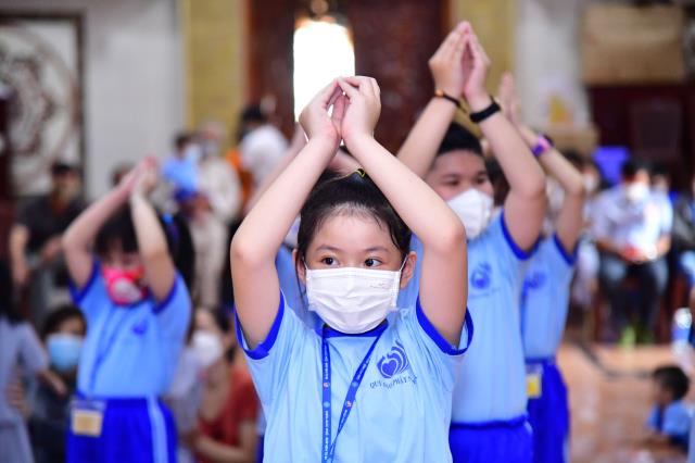 “Búp sen” trở lại chùa sinh hoạt