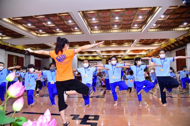 “Búp sen” trở lại chùa sinh hoạt