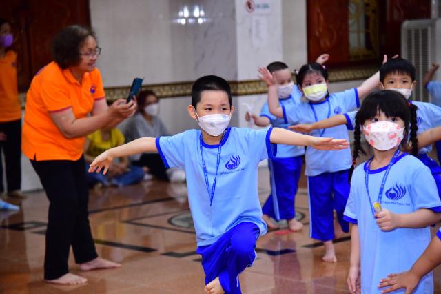 “Búp sen” trở lại chùa sinh hoạt