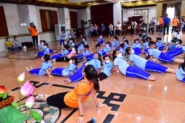 “Búp sen” trở lại chùa sinh hoạt