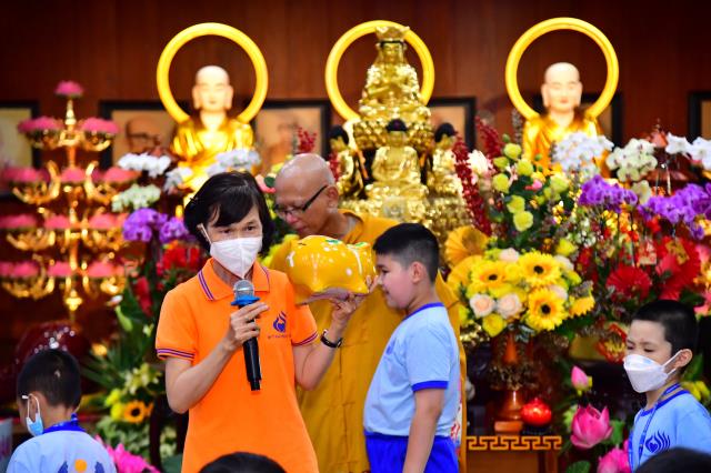“Búp sen” trở lại chùa sinh hoạt