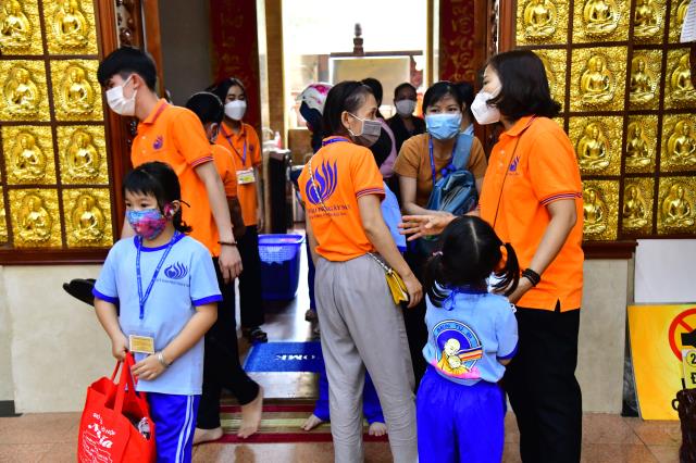 “Búp sen” trở lại chùa sinh hoạt