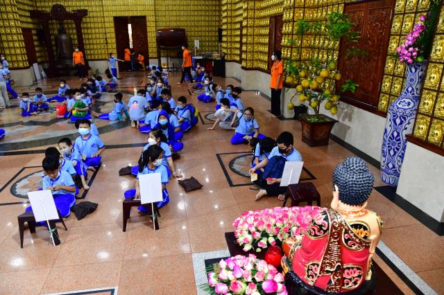 “Búp sen” trở lại chùa sinh hoạt