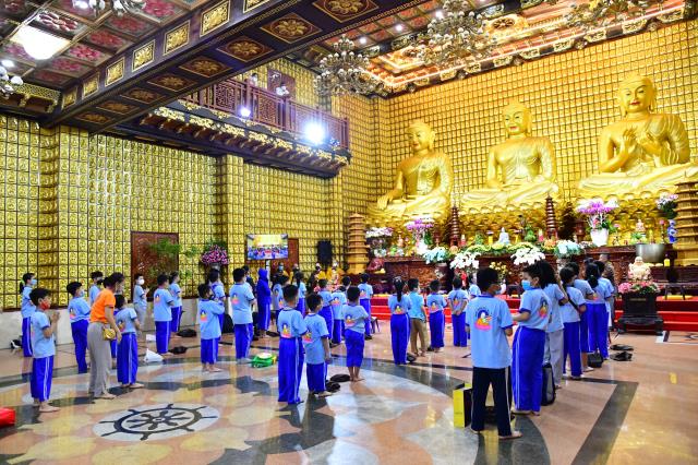 “Búp sen” trở lại chùa sinh hoạt