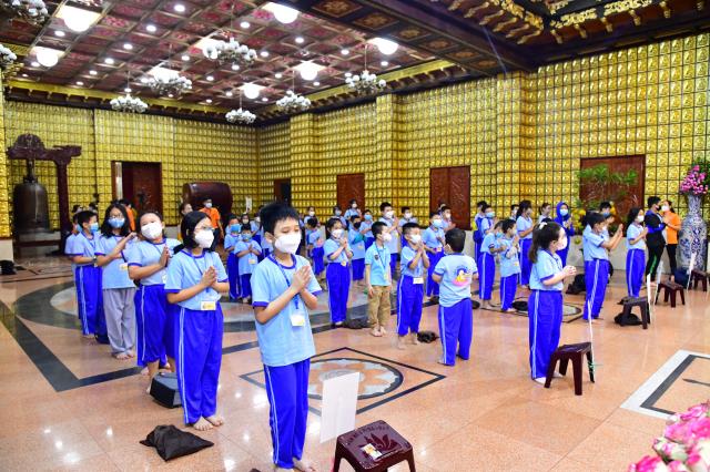 “Búp sen” trở lại chùa sinh hoạt