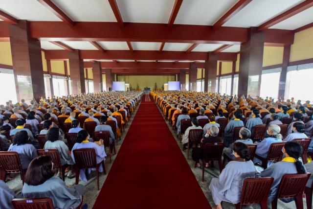 Đức Trưởng lão quyền Pháp chủ Thích Trí Quảng khai pháp trong khóa An cư của Học viện PGVN tại TP. HCM