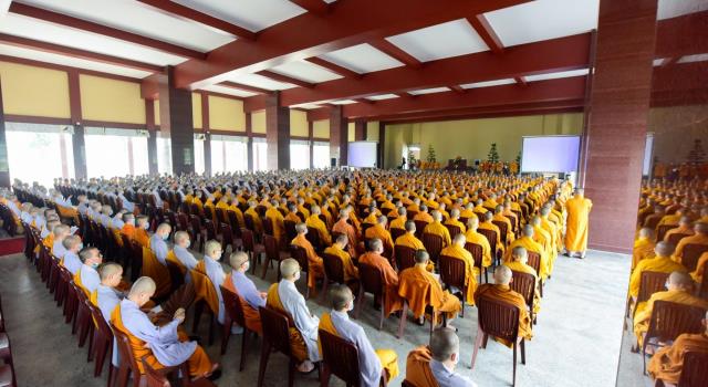 Đức Trưởng lão quyền Pháp chủ Thích Trí Quảng khai pháp trong khóa An cư của Học viện PGVN tại TP. HCM