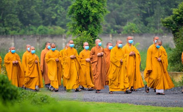 Đức Trưởng lão quyền Pháp chủ Thích Trí Quảng khai pháp trong khóa An cư của Học viện PGVN tại TP. HCM