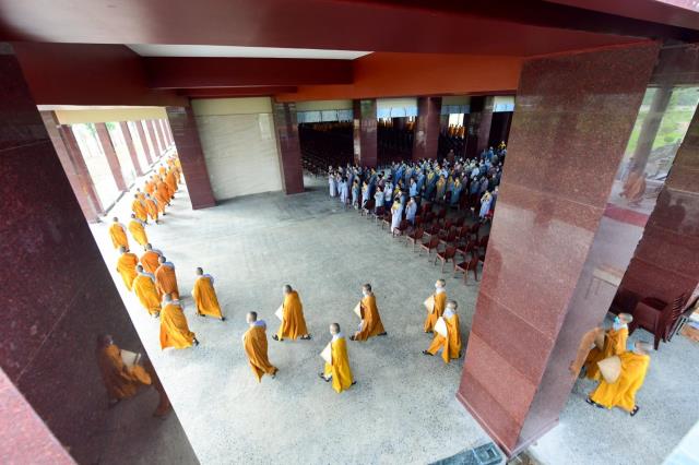Đức Trưởng lão quyền Pháp chủ Thích Trí Quảng khai pháp trong khóa An cư của Học viện PGVN tại TP. HCM