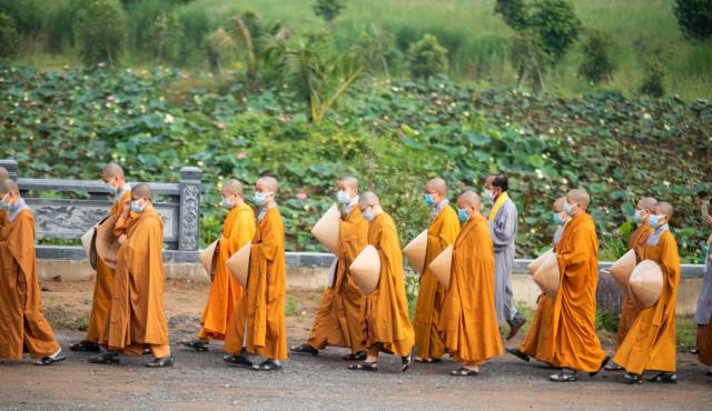 Đức Trưởng lão quyền Pháp chủ Thích Trí Quảng khai pháp trong khóa An cư của Học viện PGVN tại TP. HCM