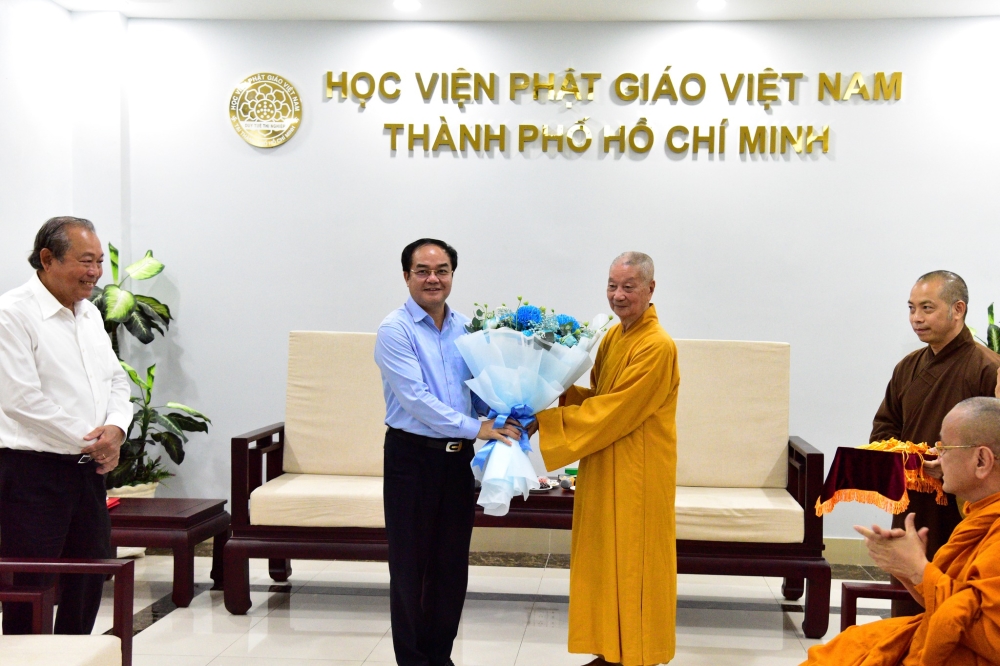 Nguyên phó thủ tướng thường trực Trương Hòa Bình cúng dường tượng Phật 6m đến Học viện Phật giáo Việt Nam tại TP. HCM