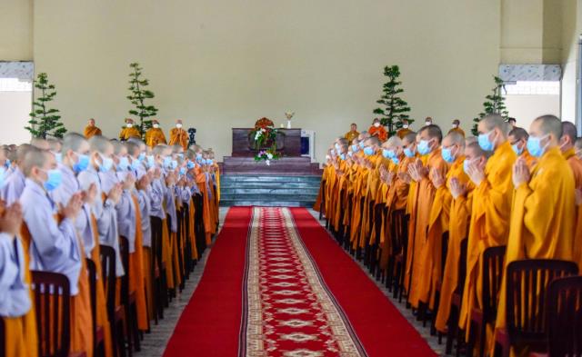 Đức Trưởng lão quyền Pháp chủ Thích Trí Quảng khai pháp trong khóa An cư của Học viện PGVN tại TP. HCM