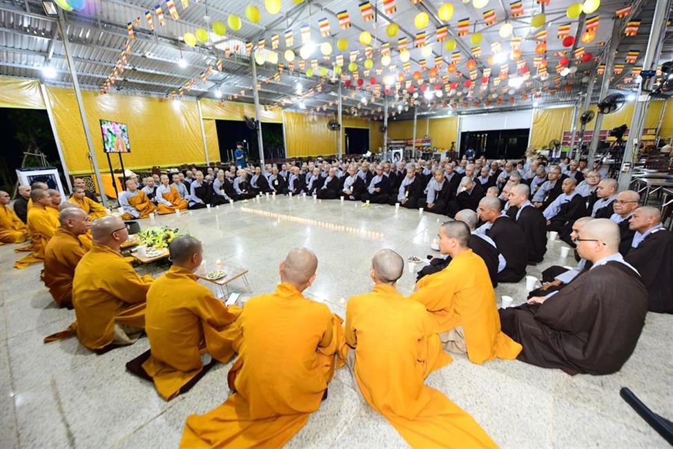 Đêm thiền trà: Ngồi cùng nhau lắng nghe những tâm tình