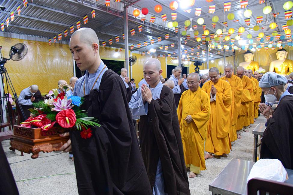 Chùa Quan Âm Đông Hải: TT. Thích Nhật Từ vấn đáp Phật pháp buổi thứ 1