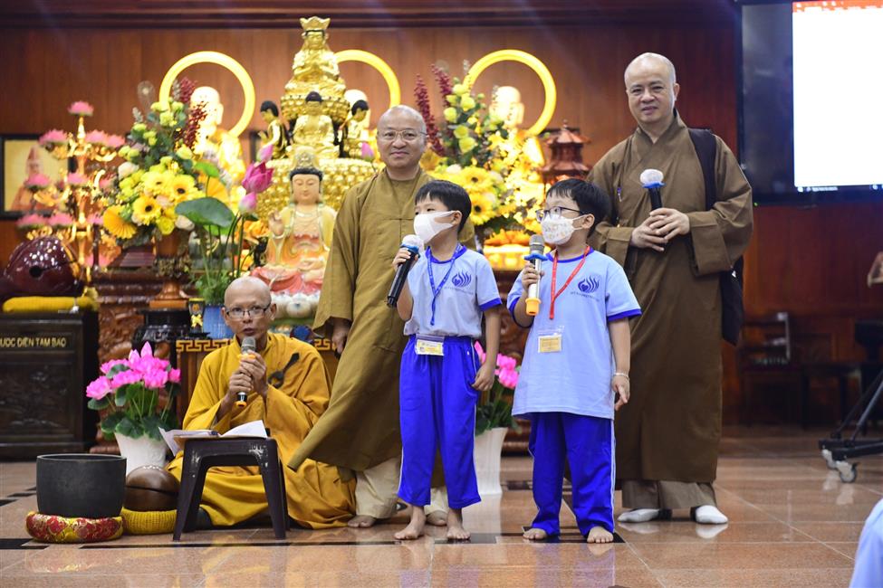 Chùm ảnh: Gần 400 thiếu nhi tham dự khóa tu tại chùa Giác Ngộ