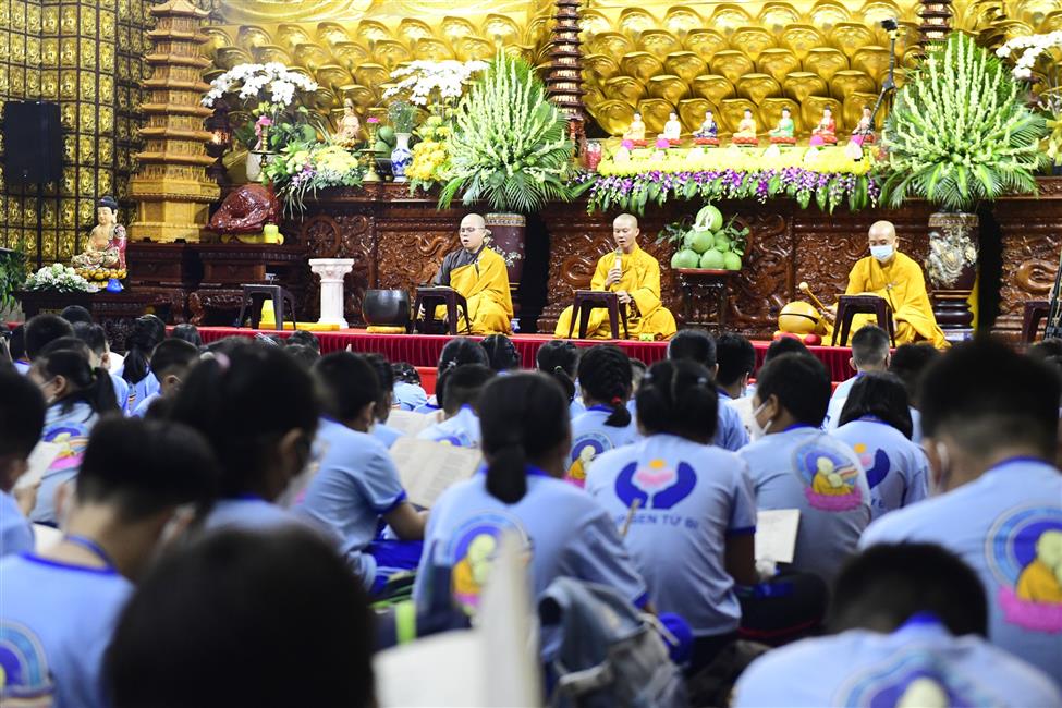 Chùm ảnh: Gần 400 thiếu nhi tham dự khóa tu tại chùa Giác Ngộ