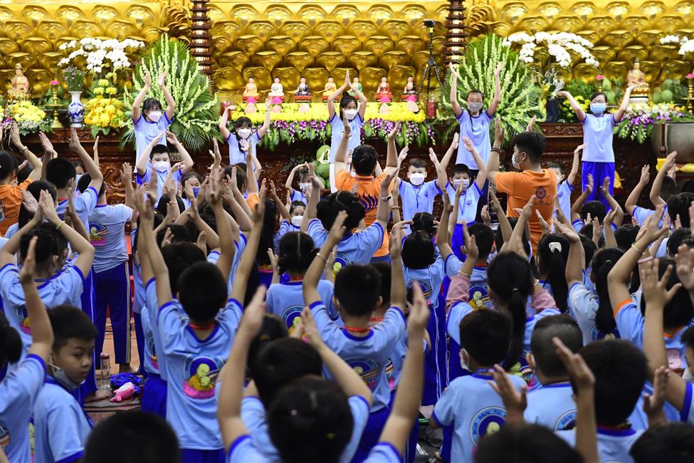 Chùm ảnh: Gần 400 thiếu nhi tham dự khóa tu tại chùa Giác Ngộ