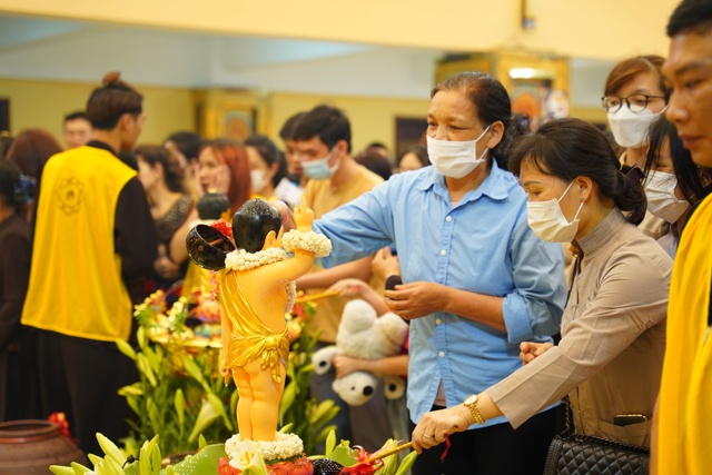 Phật tử Chùa Long Hưng về bên Phật mừng Phật đản sinh