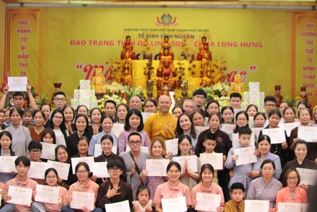 Phật tử Chùa Long Hưng về bên Phật mừng Phật đản sinh