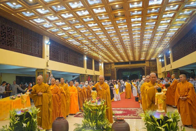 Phật tử Chùa Long Hưng về bên Phật mừng Phật đản sinh