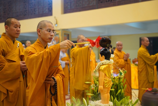 Phật tử Chùa Long Hưng về bên Phật mừng Phật đản sinh