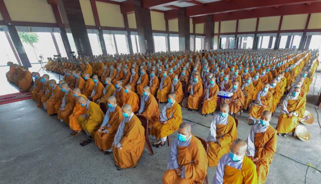 Đức Trưởng lão quyền Pháp chủ Thích Trí Quảng khai pháp trong khóa An cư của Học viện PGVN tại TP. HCM