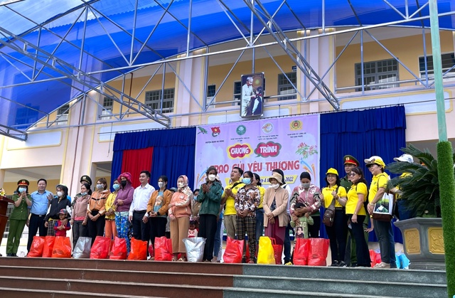 Khi “hoa nhân ái” lan tỏa điều tử tế trên vùng đất Bombo huyền thoại