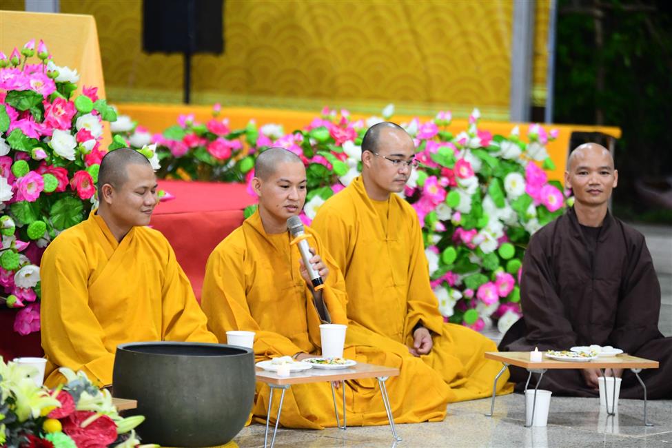 Đêm thiền trà: Ngồi cùng nhau lắng nghe những tâm tình