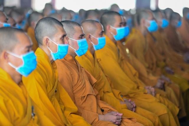 Đức Trưởng lão quyền Pháp chủ Thích Trí Quảng khai pháp trong khóa An cư của Học viện PGVN tại TP. HCM