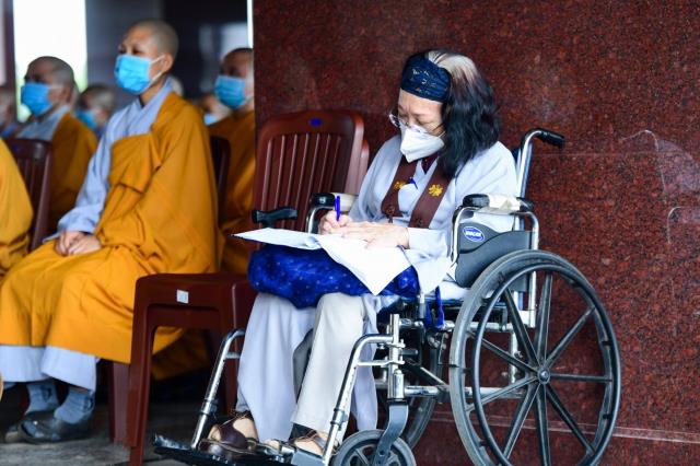 Đức Trưởng lão quyền Pháp chủ Thích Trí Quảng khai pháp trong khóa An cư của Học viện PGVN tại TP. HCM