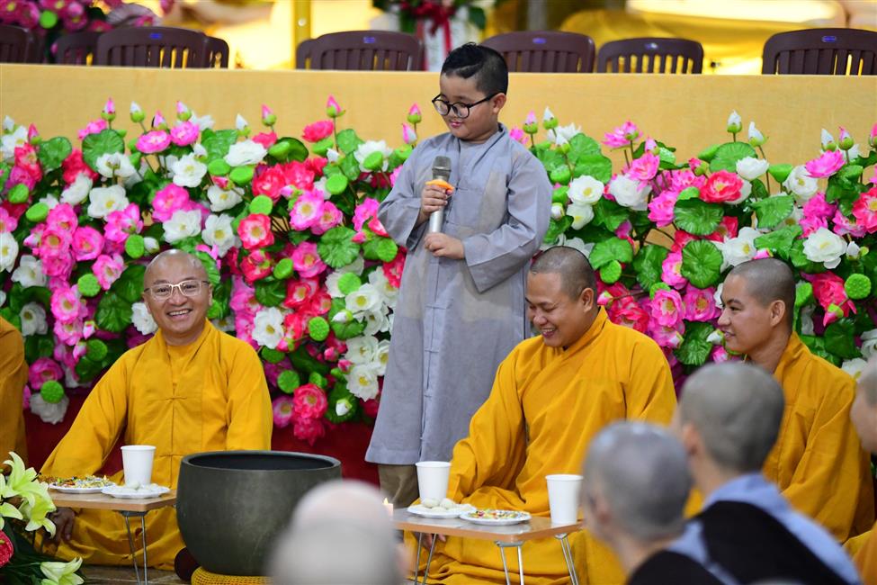 Đêm thiền trà: Ngồi cùng nhau lắng nghe những tâm tình
