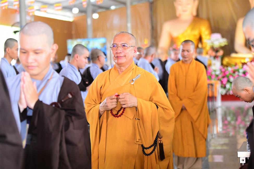 Quan niệm đời thường đối với xuất gia gieo duyên