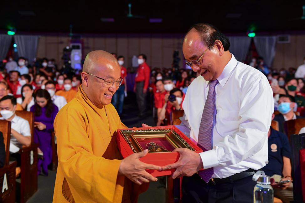 TT. Thích Nhật Từ cùng Ban Lãnh đạo Quỹ Đạo Phật Ngày Nay tham dự Lễ phát động Tháng Nhân đạo năm 2022