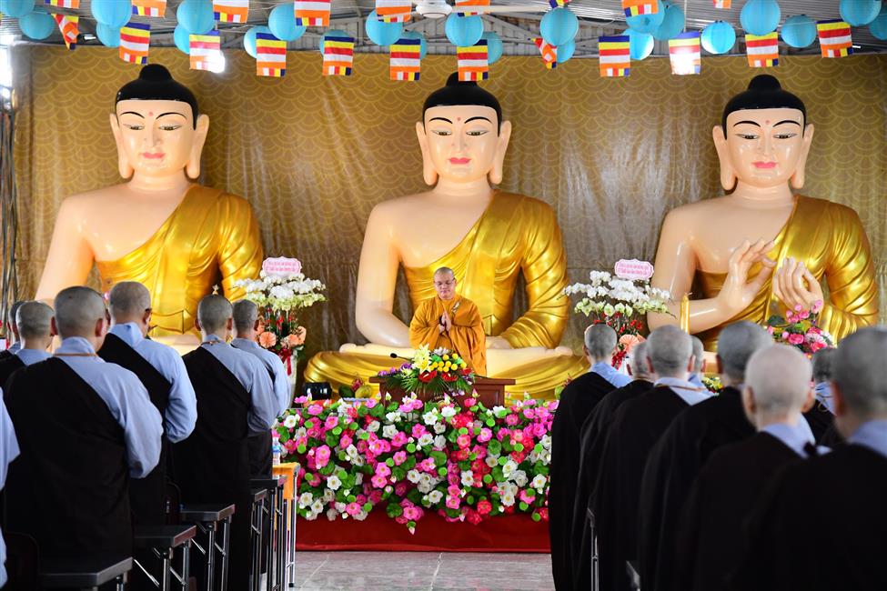 Sống đời xuất gia - Có dễ dàng?