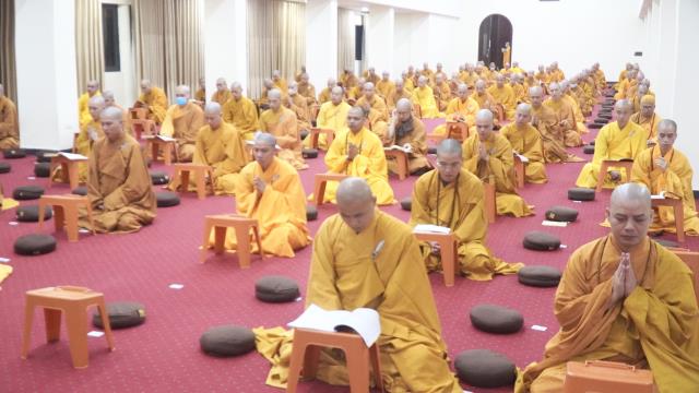 Chư Tăng Học viện PGVN tại Hà Nội thính giới, bố tát định kỳ
