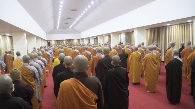 Chư Tăng Học viện PGVN tại Hà Nội thính giới, bố tát định kỳ