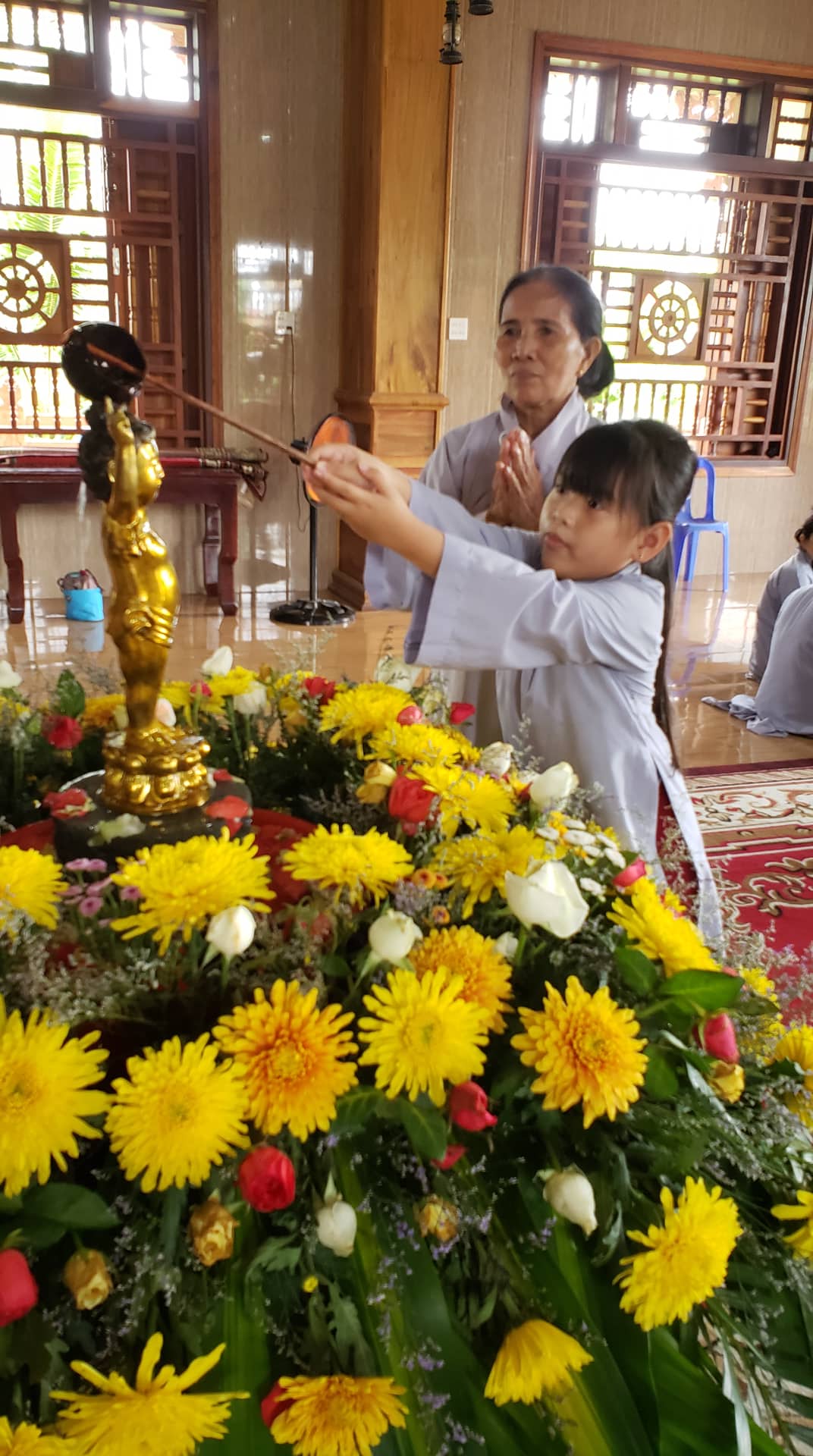 Trang nghiêm lễ tắm Phật tại chùa Hưng Long