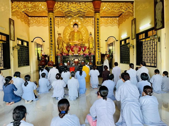 Ban TTXH Phật giáo Ninh Hòa cúng dường trường hạ