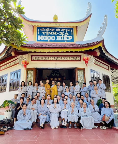 Ban TTXH Phật giáo Ninh Hòa cúng dường trường hạ
