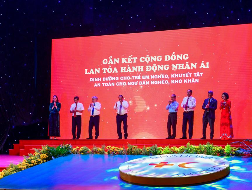 TT. Thích Nhật Từ cùng Ban Lãnh đạo Quỹ Đạo Phật Ngày Nay tham dự Lễ phát động Tháng Nhân đạo năm 2022