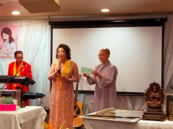 Lễ Trao Giải Thi Viết Văn Hương Sen: Dùng Văn Học Để Hoằng Pháp