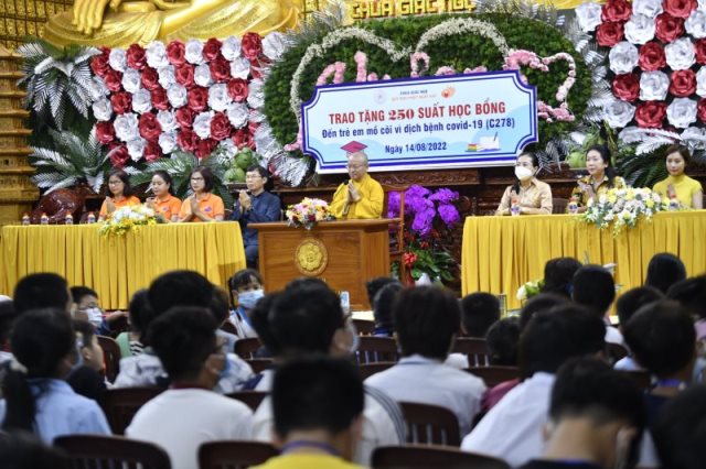 Trao Tặng Học Bổng Đến Trẻ Em Mồ Côi Vì Dịch Bệnh Covid-19 (C278)